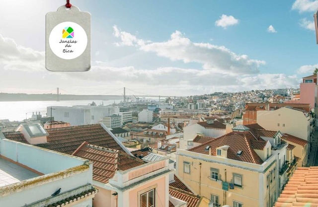 Windows of Bica - With a magnificent view over the Tagus River and SouthSide