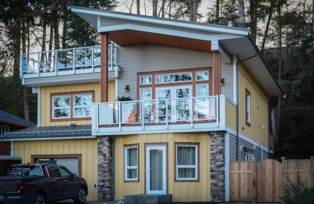 Windslow Guest Suite at Kye Bay Beach in Comox