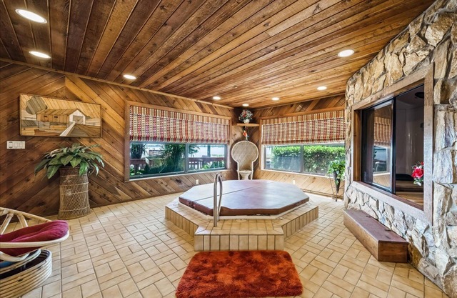 Windy Point Estate - On Lake Istokpoga-5bdr. 5 1/2bath 7 beds. Amazing grounds
