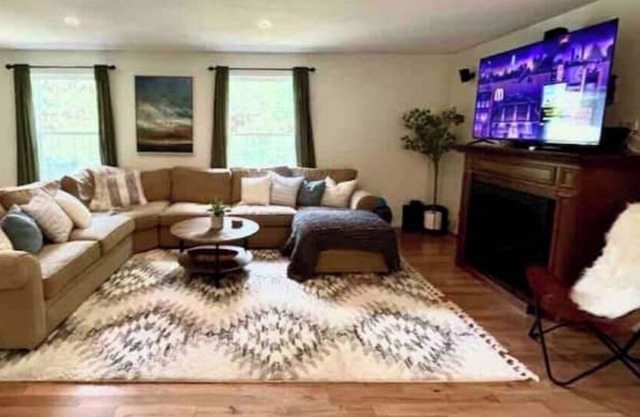 Winnipesaukee Beach Access Home with hot tub