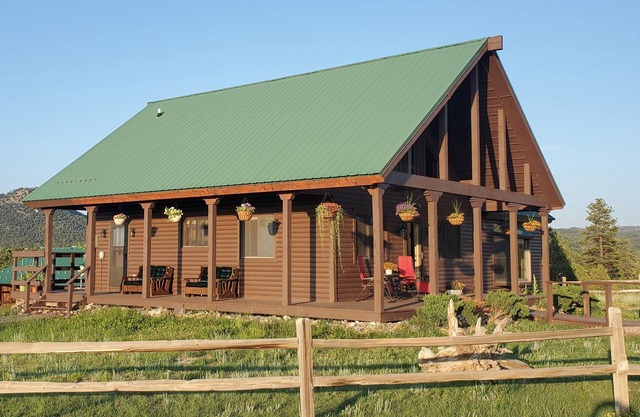 WINTER SPECIAL! Mountain View Home on 35 acres, bring your pets and horses