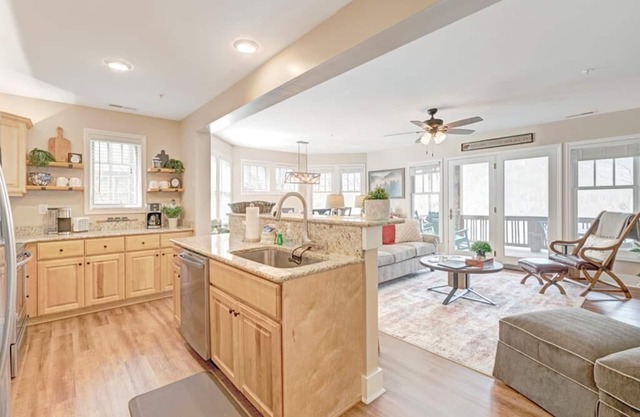 Wintergreens R910- Mountain Condo, Mountain View, Gated Resort, Indoor/Outdoor Pools and Hot Tub,.