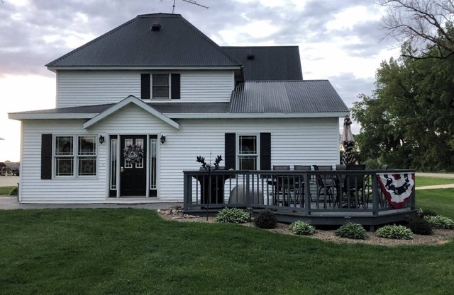 Within Walking Distance of Field of Dreams Movie Site/MLB STADIUM