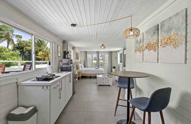 WLR5 - Studio near Palm Beach - White Lotus Retreat
