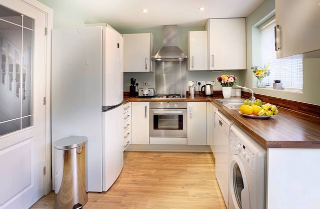 Wokingham - Garden, Parking, Pets Welcome