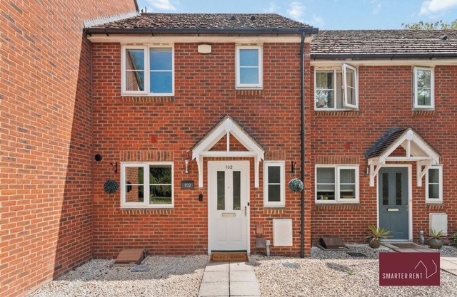 Wokingham - Three Bed House - Parking