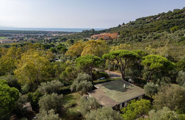 Wonderful private villa for 10 people with A/C, WIFI, TV and patio