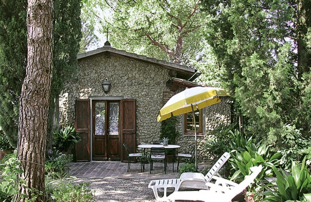 Wonderful private villa for 2 guests with TV, terrace and parking