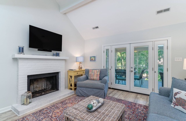 Wonderful 2BR+Loft Cottage! Close to Beach! Screened Porch w/Wooded Views! Amenity Cards!