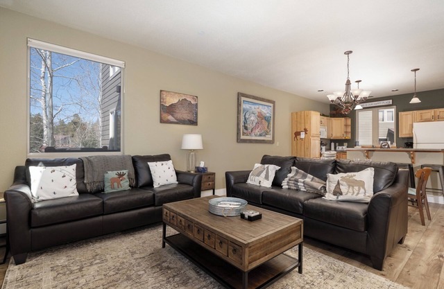 Wonderful 3 bedroom views and common area hot tub