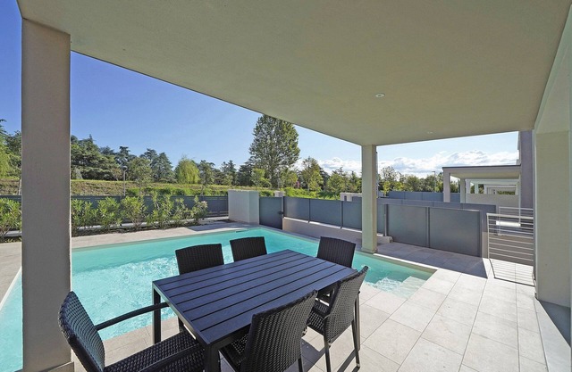Wonderful Garda Villa | 3 Bedrooms | Villa Prestigio 2 | Private Pool & Close.