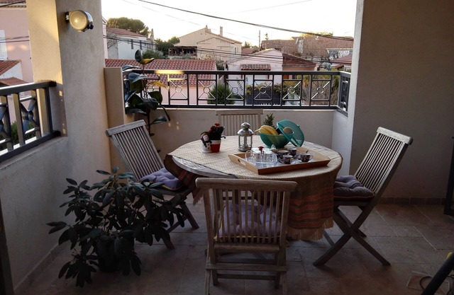 Wonderful house at the heart of Provence 1km to beach with terrace and parking