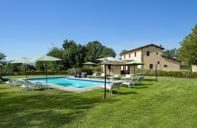 Wonderful private villa for 10 people with private pool, WIFI, A/C, TV, patio and pets allowed