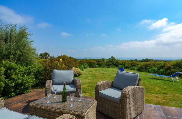 Wonderful private villa for 6 guests with WIFI, TV, terrace and pets allowed