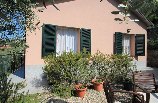 Wonderful private villa for 4 guests with A/C, WIFI, TV and patio