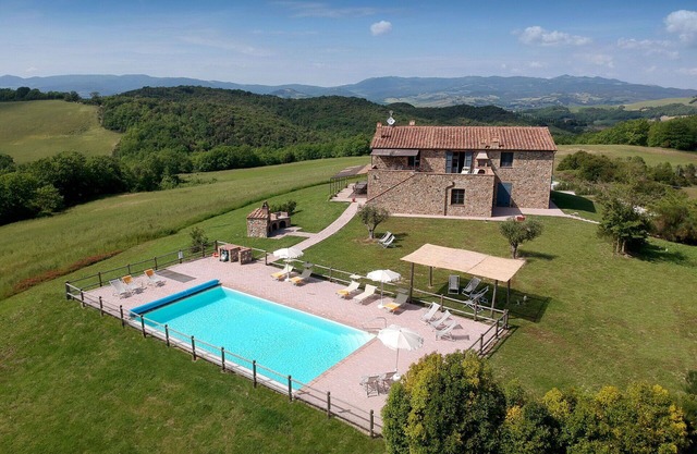 Wonderful private villa for 21 guests with private pool, A/C, WIFI, TV, terrace and panoramic view