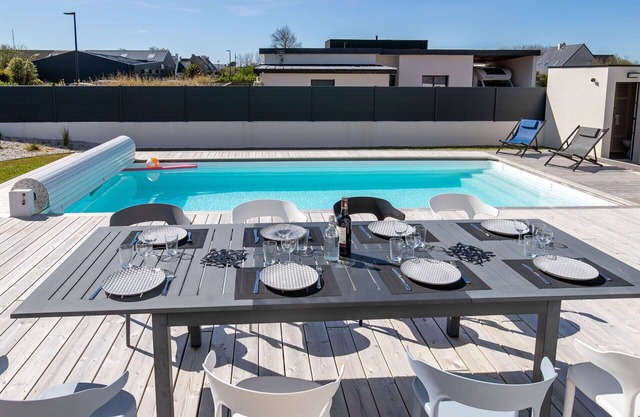 Wonderful private villa for 10 people with private pool, WIFI, TV, terrace and pets allowed