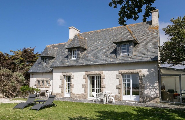 Wonderful private villa for 7 people with WIFI, TV, patio, pets allowed and parking