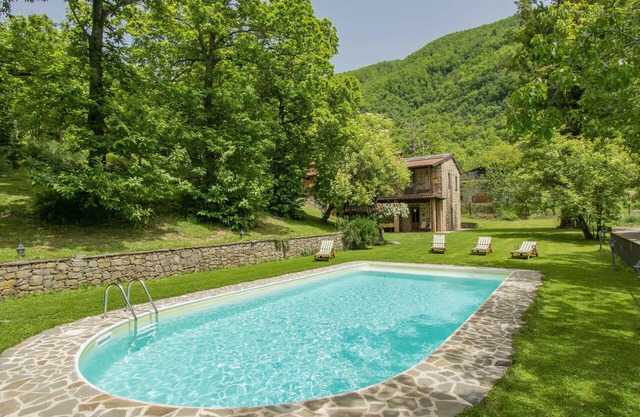 Wonderful private villa for 10 guests with private pool, WIFI, TV, terrace, pets allowed and par.
