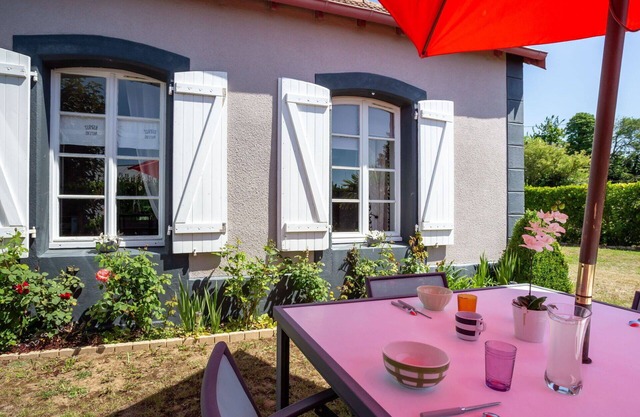 Wonderful private villa for 4 guests with TV, terrace and parking