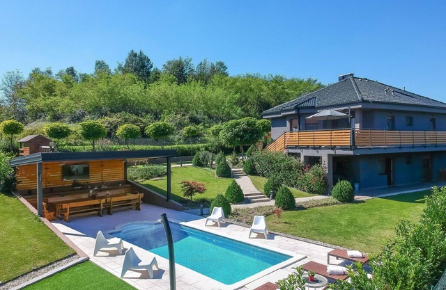 Wonderful private villa with A/C, hot tub, private pool, WIFI, TV, terrace, panoramic view, parking