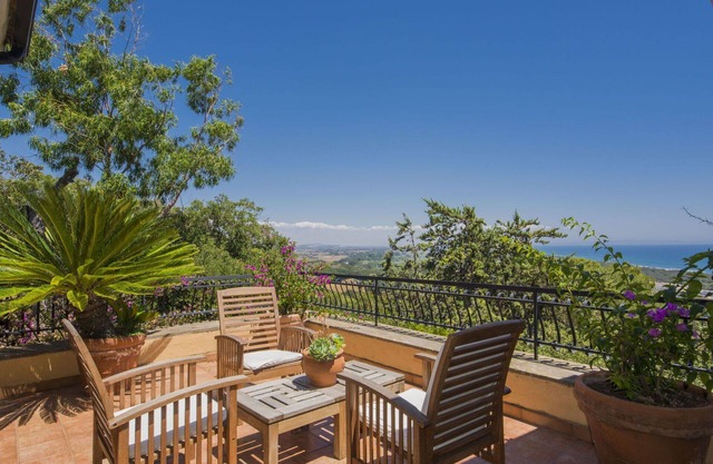 Wonderful private villa for 11 guests with WIFI, TV, terrace and pets allowed