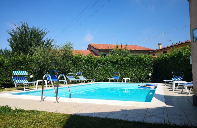 Wonderful private villa with A/C, WIFI, private pool, patio and pets allowed, close to Lucca