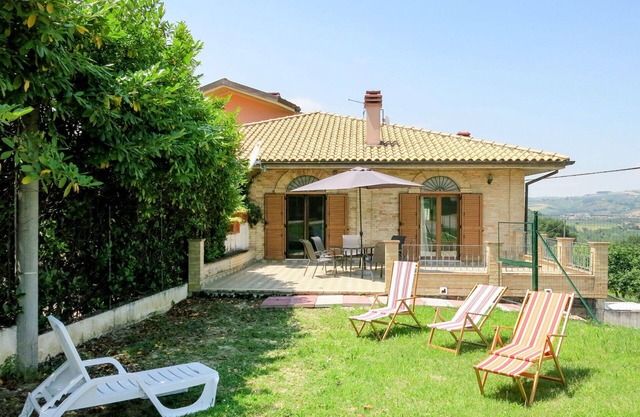 Wonderful private villa for 4 people with WIFI, TV, terrace, pets allowed and parking