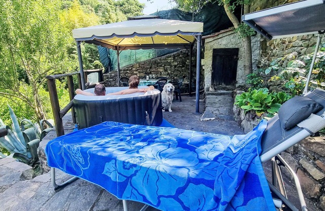 Wonderful private villa for 5 people with WIFI, A/C, hot tub, TV, patio and pets allowed