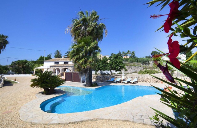 Wonderful private villa for 8 people with private pool, hot tub, WIFI, A/C, TV and patio