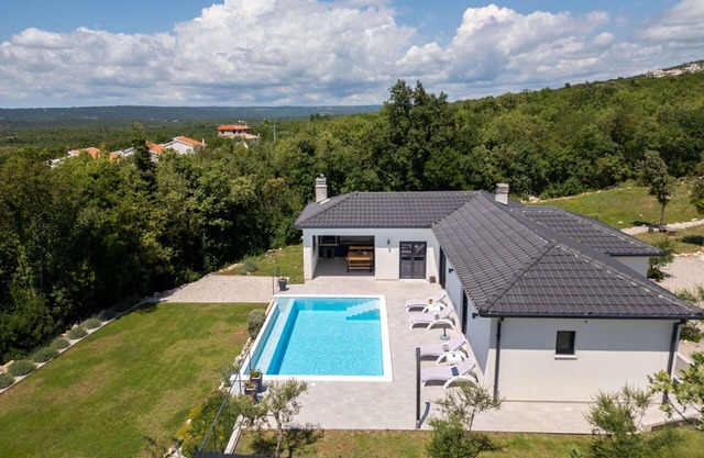 Wonderful private villa for 4 people with WIFI, private pool, A/C, TV, terrace and parking