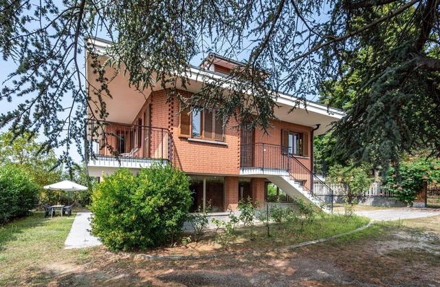 Wonderful private villa for 8 people with WIFI, TV, balcony, pets allowed and parking