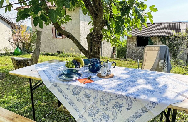 Wonderful private villa for 7 guests with A/C, TV, pets allowed and parking