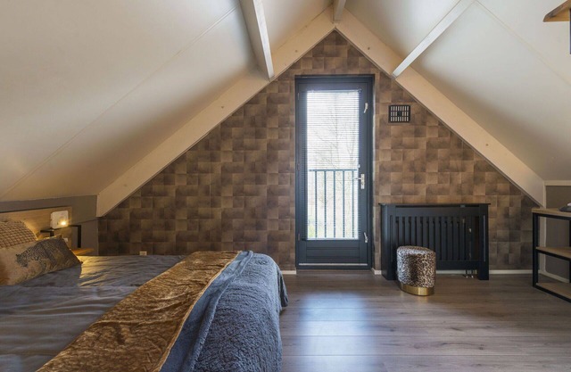 Wonderful private villa for 6 people with WIFI, pool, hot tub, TV, pets allowed and parking