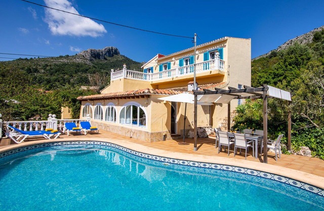 Wonderful private villa for 6 people with private pool, A/C, WIFI, TV and patio