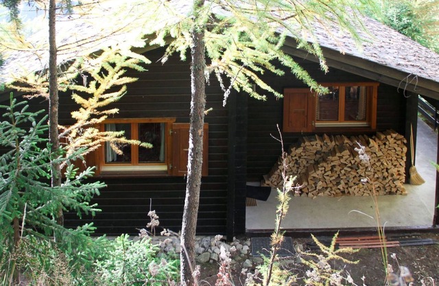 Wonderful private villa for 6 guests with TV, balcony and parking