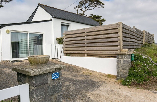 Wonderful private villa for 4 guests with TV, terrace and parking