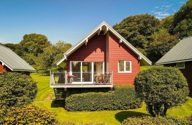 Wonderful private villa for 4 guests with hot tub, WIFI, TV, patio and parking