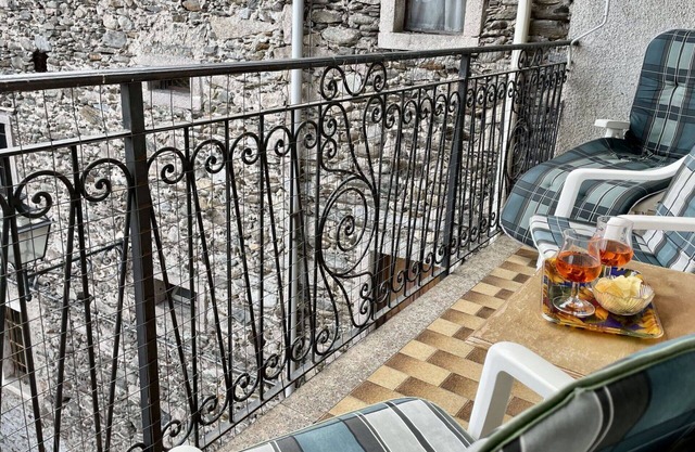 Wonderful private villa for 5 guests with WIFI, TV and balcony