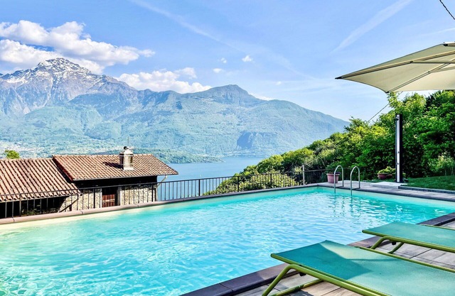 Wonderful private villa for 6 guests with pool, hot tub, A/C, WIFI, TV, patio and panoramic view