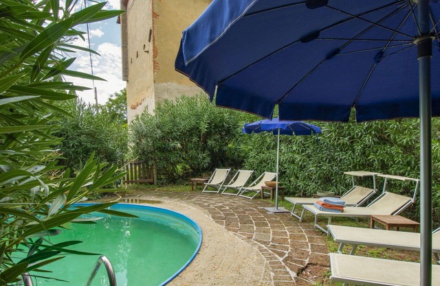 Wonderful private villa for 9 guests with private pool, WIFI, TV, patio and pets allowed