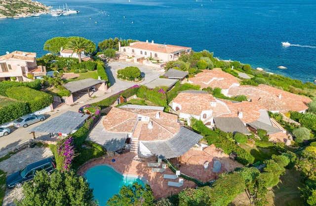 Wonderful private villa for 6 guests with A/C, private pool, TV, terrace, pets allowed and parking