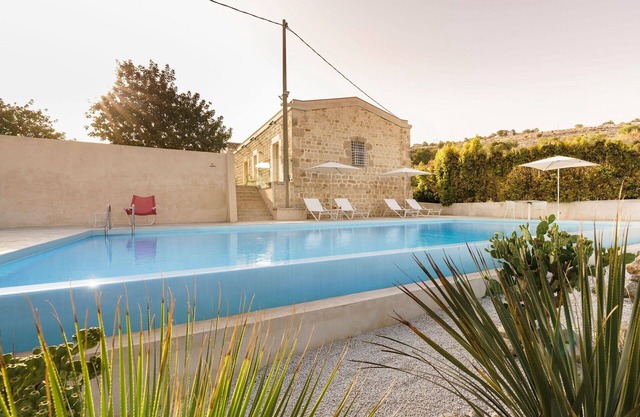 Wonderful private villa with A/C, hot tub, WIFI, sauna, private pool, TV, terrace and panoramic .