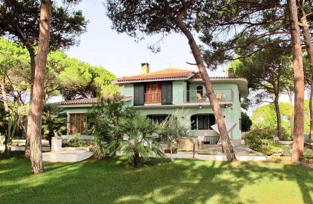 Wonderful private villa for 10 guests with A/C, TV, terrace, pets allowed and parking