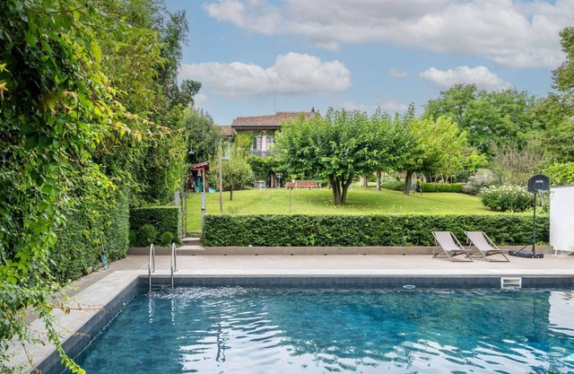 Wonderful private villa for 12 guests with A/C, WIFI, private pool, TV, patio and parking