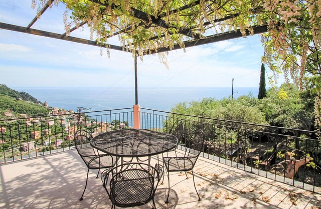 Wonderful private villa for 4 guests with A/C, TV, terrace and pets allowed