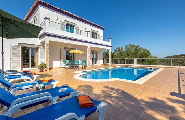 Wonderful private villa for 6 people with A/C, WIFI, private pool, TV and terrace