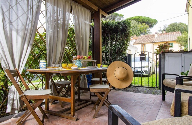 Wonderful villa for 6 guests with WIFI, A/C, TV, patio and pets allowed