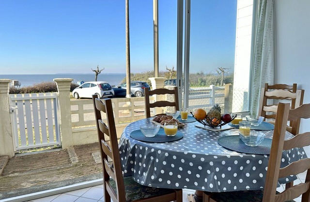 Wonderful villa for 6 people with WIFI, TV, pets allowed and parking
