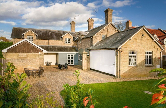 Wonderful villa for 11 guests with WIFI, TV and parking